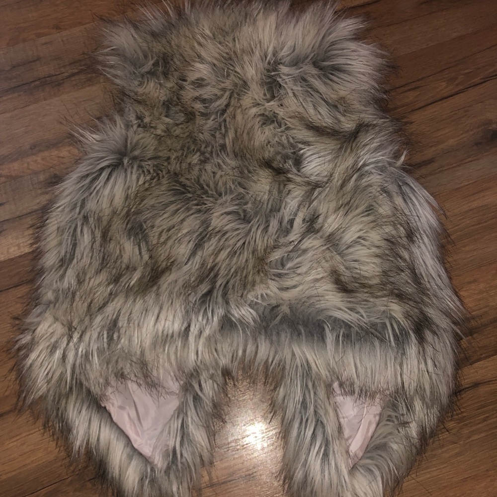 HP⚡️Abercrombie fur vest - Picture 5 of 7